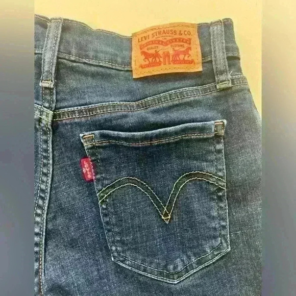 Levi Mid Length Short Women’s size 25 Jean Shorts - Picture 4 of 5